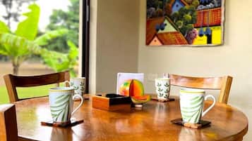 Cabana família, varanda, vista para a montanha | Frigobar, Wi-Fi de cortesia