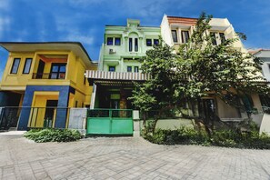 Exterior - Hotel O Movil Homestay Syariah (Surabaya)