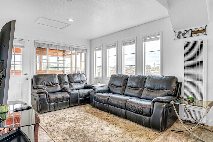 The Retreat - A 6 Bedroom Villa Near Beach & Town - Marina, CA