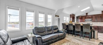 The Retreat - A 6 Bedroom Villa Near Beach & Town