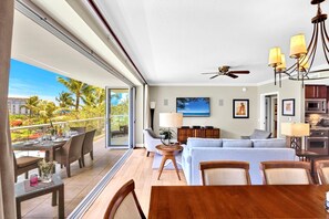 Living room - Honua Kai 2 Free Rental Cars KBM Resorts Extra Large Corner Suite! 2 Units, 5 Bedrooms HK Ml-1403 (Kaanapali)