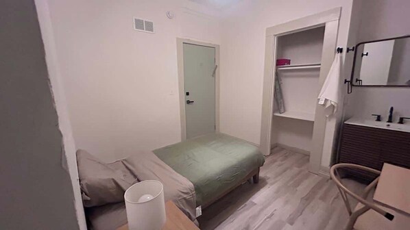 1 bedroom, desk, iron/ironing board, WiFi