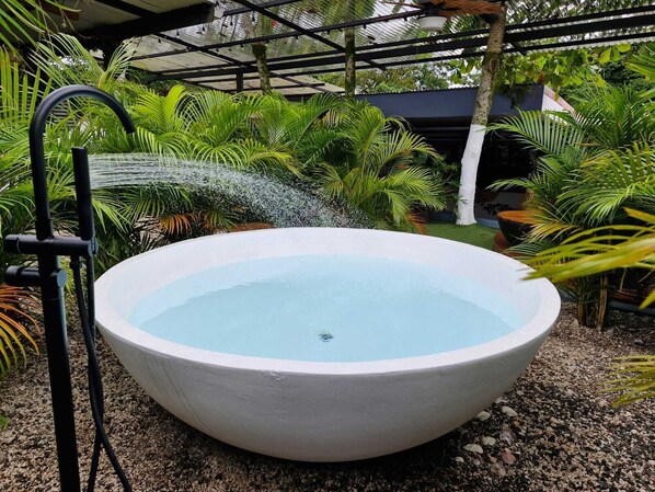 Outdoor spa tub - Tranquility and nature at Mountain House☘️ (San Carlos)