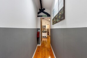 Interior - Room 'Duplo J' with Shared Garden and Wi-Fi (Porto)