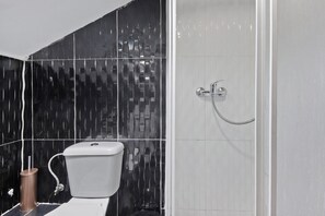 Dusche, Haartrockner, HandtĂŒcher