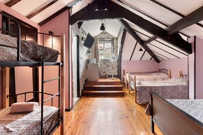 4 bedrooms, WiFi, bed sheets