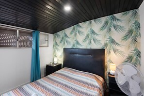 1 bedroom, WiFi, bed sheets - Room 'K' with Shared Garden and Wi-Fi (Porto)