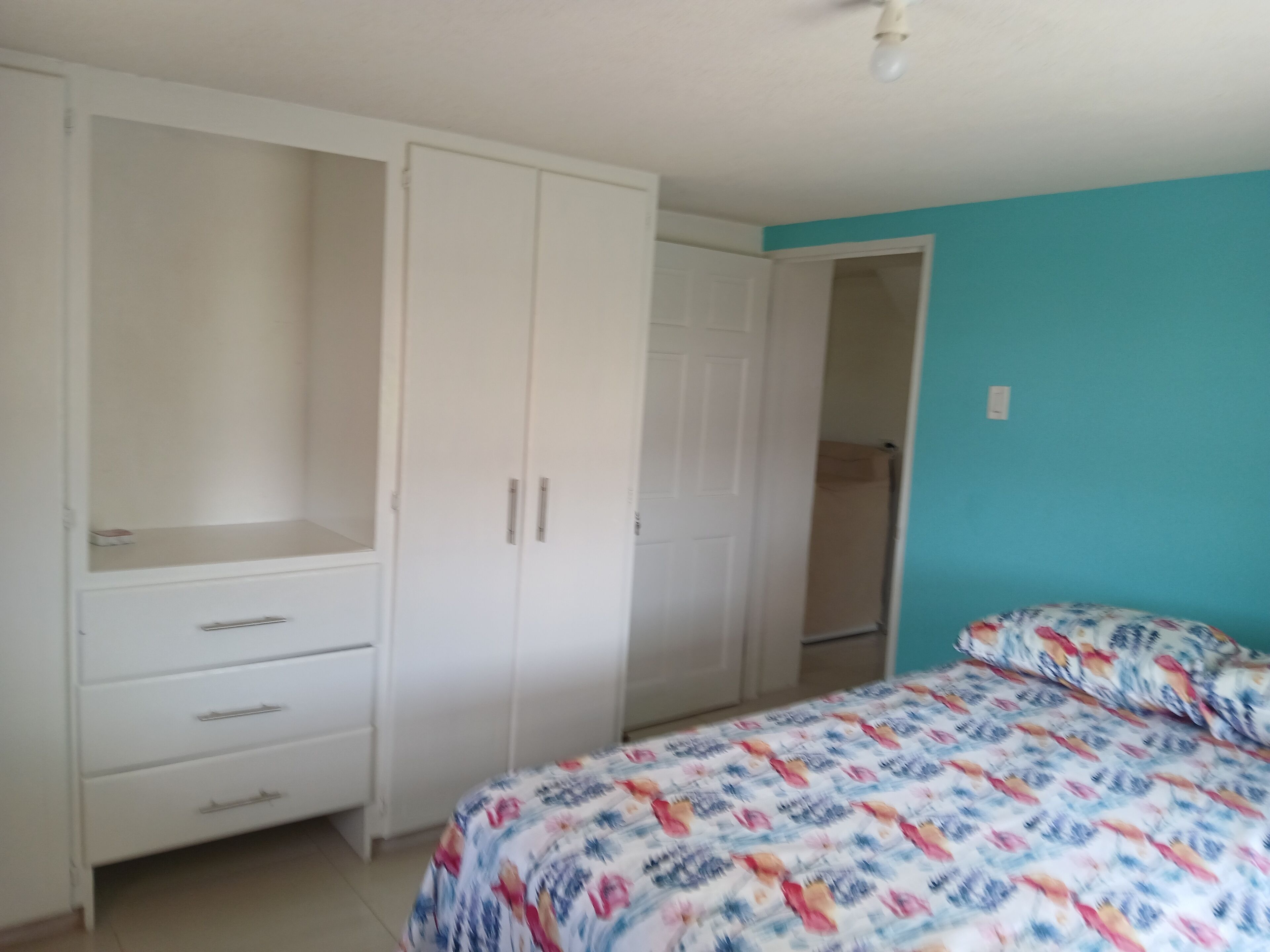 1 chambre, fer et planche à repasser, Wi-Fi gratuit, draps fournis