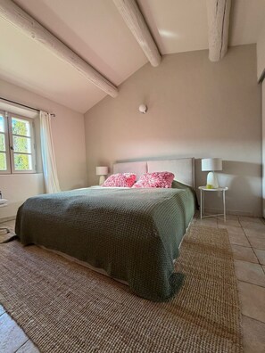3 Schlafzimmer, Schreibtisch, Bügeleisen/Bügelbrett, WLAN