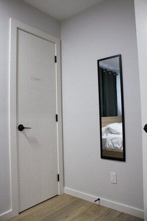 2 bedrooms, iron/ironing board, travel crib, free WiFi - City Living with easy access to the mountains
An hour away from Banff (Calgary)