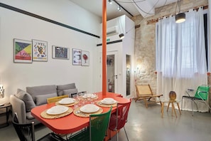 Apartment | Dining - Superb Apartment Le Marais Center of Paris (Paris)