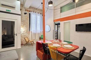 Apartment | Dining - Superb Apartment Le Marais Center of Paris (Paris)