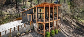 New Modern Rustic Mountain Home