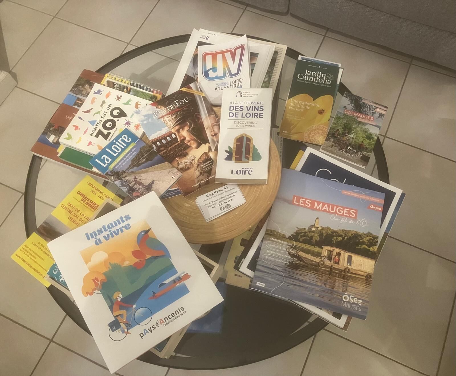A table with various travel brochures and a small sign.