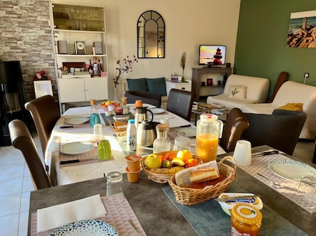 Colazione continentale inclusa, servita tutte le mattine . Greg House 49 - Chambres d'Hôtes