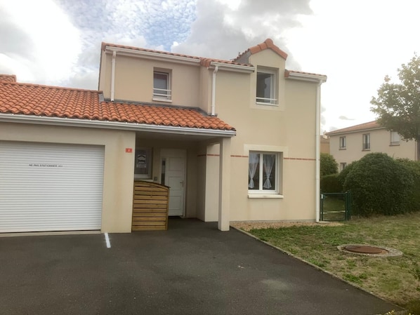 Front of property - Greg House 49 - Chambres d'Hôtes (Beaupréau-en-Mauges)