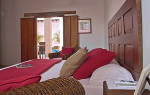 5 habitaciones, tabla de planchar con plancha, wifi y ropa de cama 