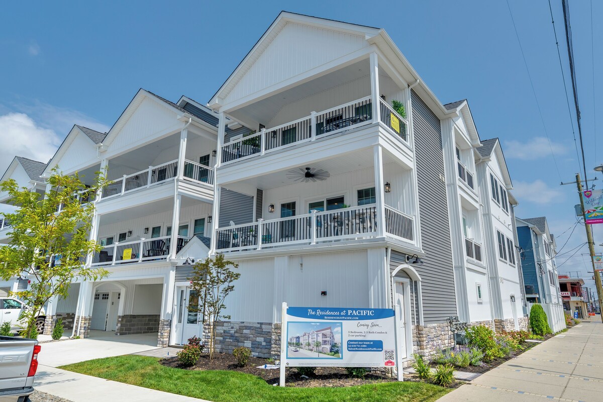 Brand New Construction, Pup Friendly 3 Bedroom, 2.5 Bath Wildwood Condo.