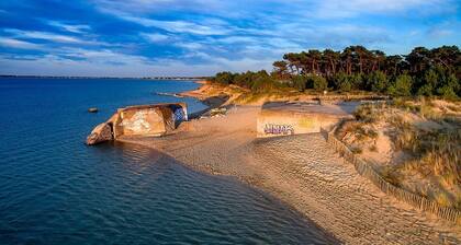 Bright Apartment 300m from the Beach