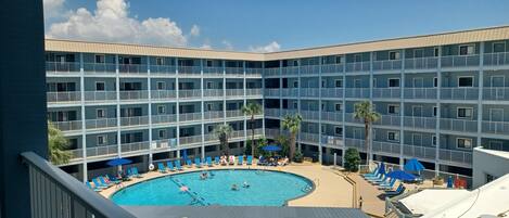 Piscine couverte, piscine extérieure