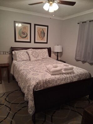 2 slaapkamers, een strijkplank/strijkijzer, reisbedje, gratis wifi