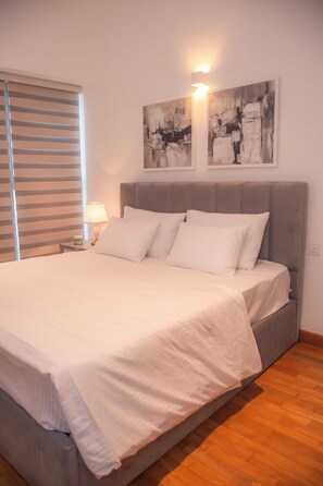 Iron/ironing board, Internet, bed sheets