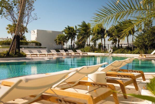 Outdoor pool, pool umbrellas, sun loungers