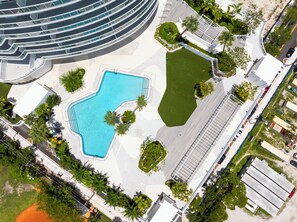 Outdoor pool, pool umbrellas, sun loungers