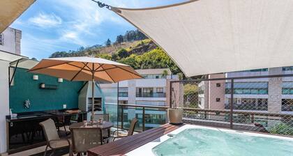 Private Jacuzzi Penthouse in the Heart of Itaipava