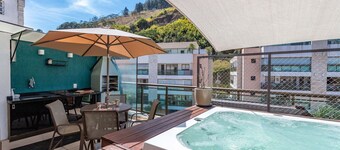 Private Jacuzzi Penthouse in the Heart of Itaipava