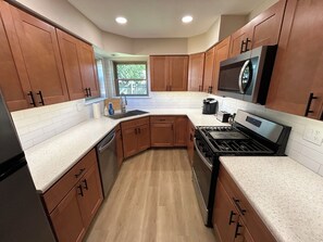 Micro-ondas, fogão, cooktop, lava-louças