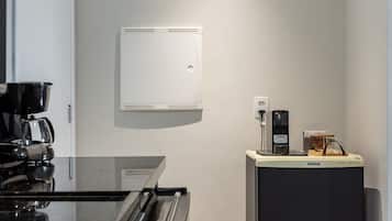冰箱、微波炉、茶具/咖啡用具、厨具/餐具