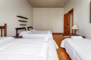 4 bedrooms, internet, bed sheets