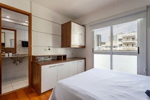 2 bedrooms, iron/ironing board, Internet, bed sheets