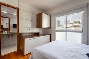 2 bedrooms, iron/ironing board, Internet, bed sheets