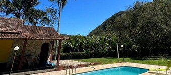 Cozy Farmhouse with Pool in Bom Jardim