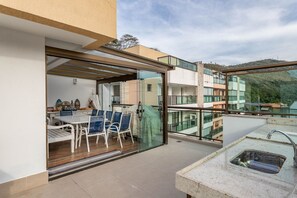 Outdoor dining - Beautiful penthouse Itaipava / 4 bedrooms (Itaipava)