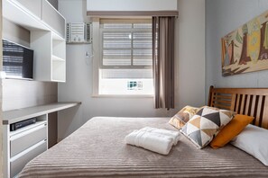 Iron/ironing board, bed sheets