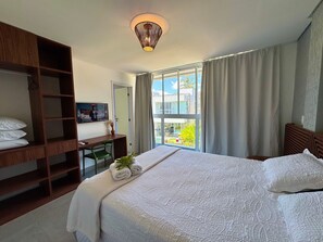 4 bedrooms, iron/ironing board, Internet, bed sheets