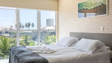 2 habitaciones, tabla de planchar con plancha y ropa de cama