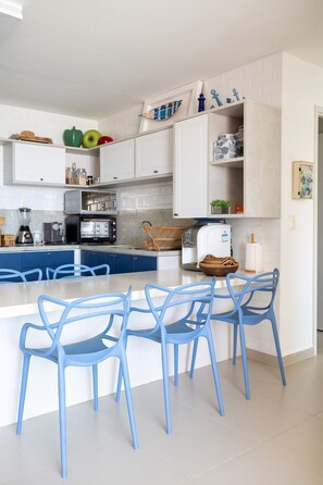 Fridge, microwave, oven, coffee/tea maker