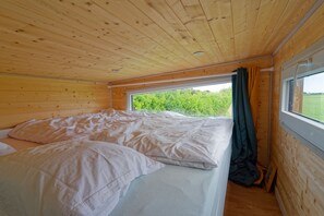 2 bedrooms, iron/ironing board