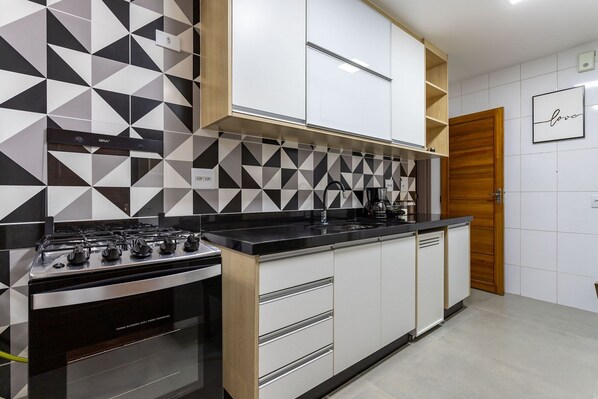 Fridge, microwave, oven, coffee/tea maker