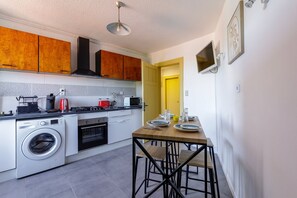 Fridge, microwave, oven, coffee/tea maker