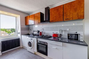 Fridge, microwave, oven, coffee/tea maker - Appartement Tonga - Dans Mulhouse pour 6p (Mulhouse)