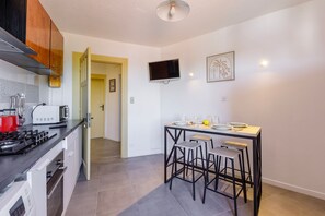 Fridge, microwave, oven, coffee/tea maker - Appartement Tonga - Dans Mulhouse pour 6p (Mulhouse)