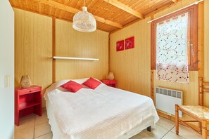 1 bedroom, iron/ironing board, free WiFi