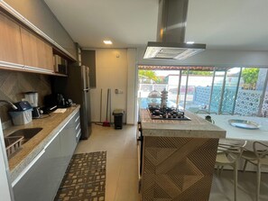 Fridge, microwave, oven, coffee/tea maker - Comfort, location, and unforgettable landscapes in Maragogi! (Maragogi)