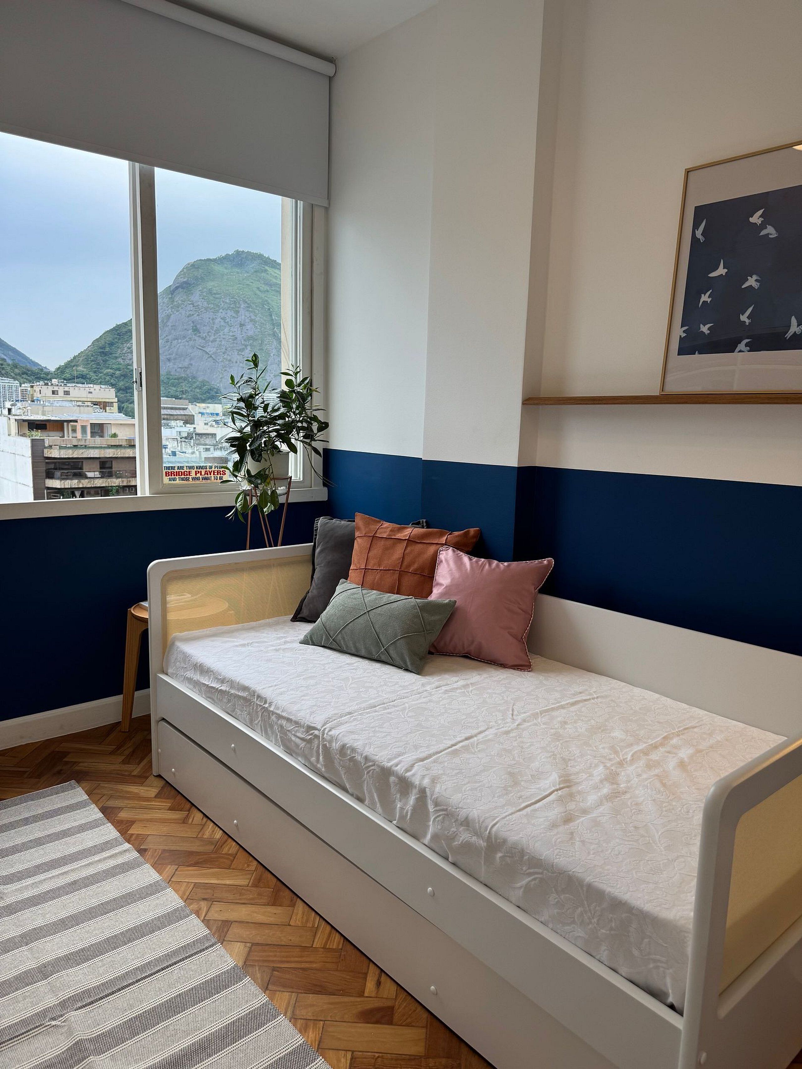 2 bedrooms, internet, bed sheets