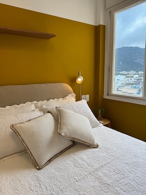 2 bedrooms, internet, bed sheets